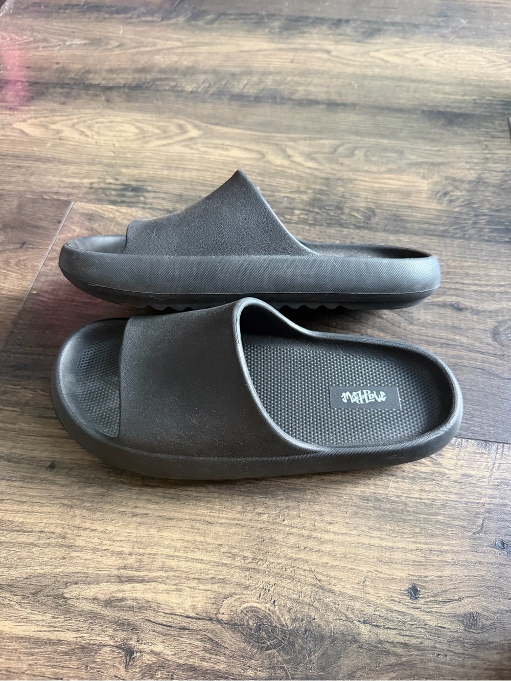 Women’s Slides